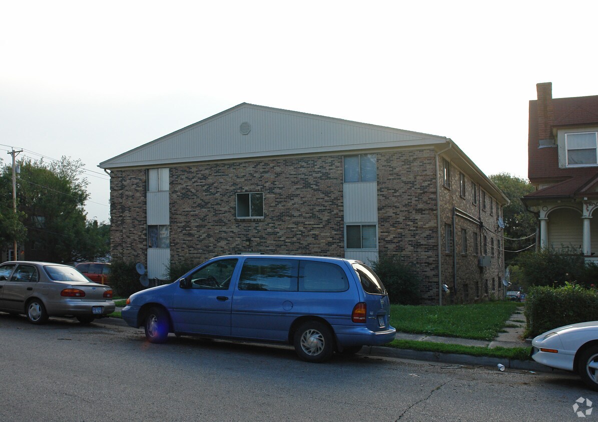 Building Photo - Hansom Court