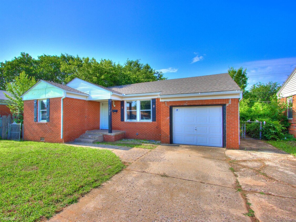 Primary Photo - 2 br, 1 bath House - 1240 Northeast 42nd S...