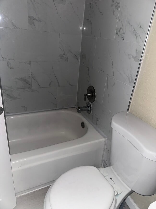 Foto del edificio - 3438 Rainbow Ln