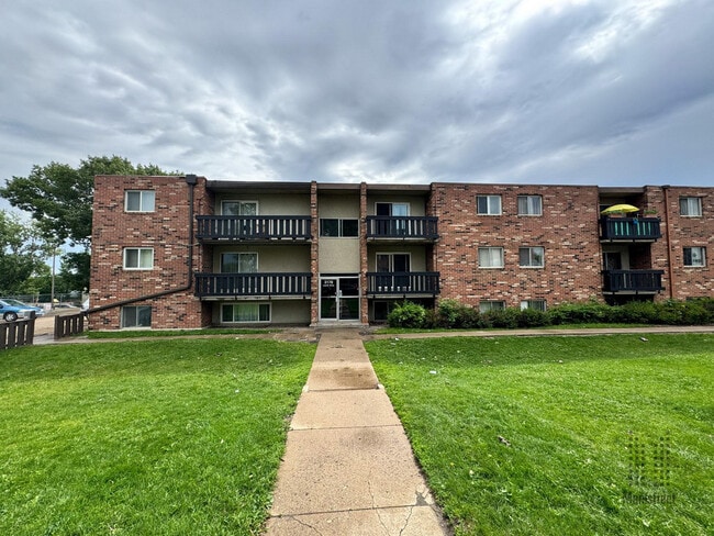 Building Photo - Confederation Park Apartments I &amp; II