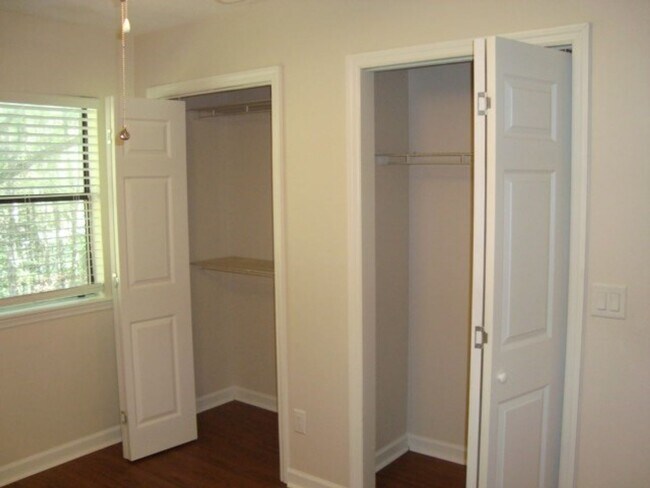 Foto del edificio - Kurt Circle 1351/1353**Raymer