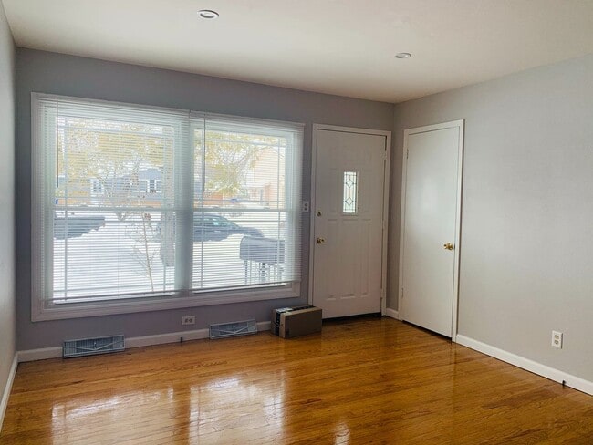 Building Photo - Gorgeous 3 Bedroom Single Family Home!