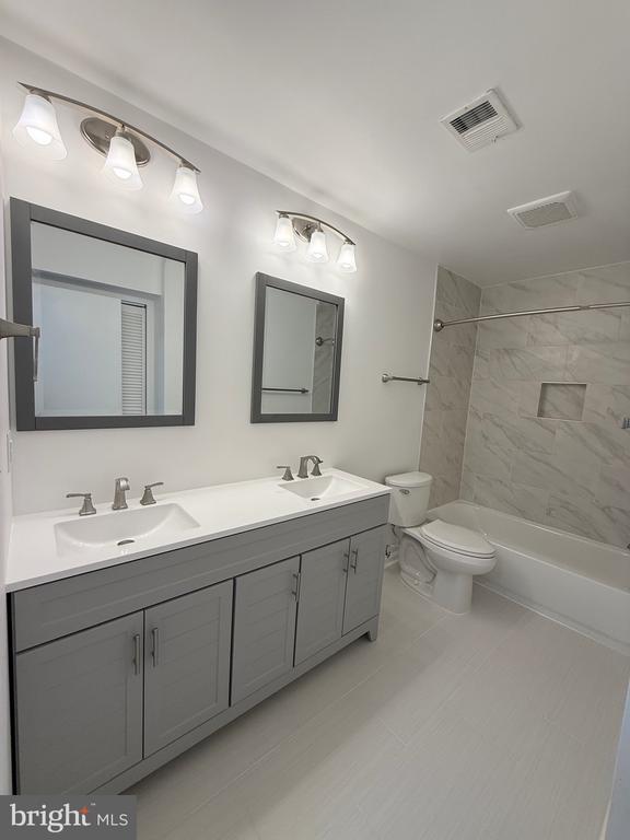 Foto del edificio - 16342 Taconic Cir