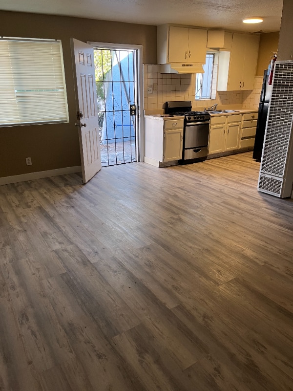 Building Photo - 225 Vermont St NE