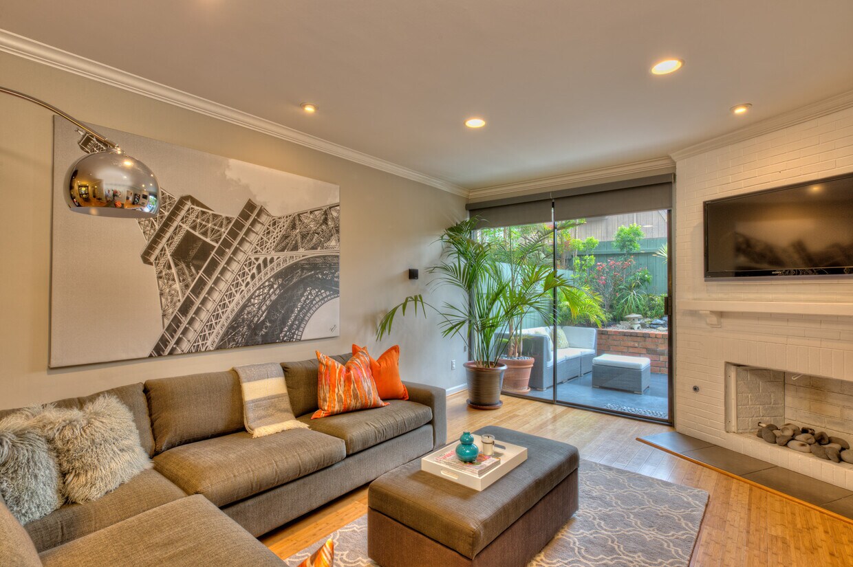 Primary Photo - 2663 Centinela Ave