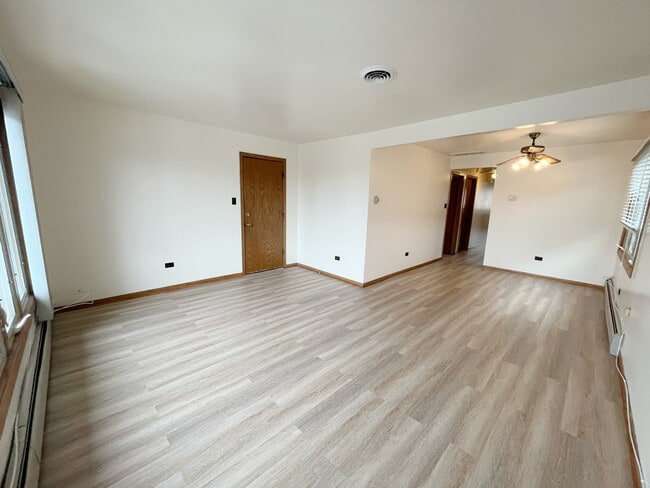 Foto del edificio - 5189 S Archer Ave