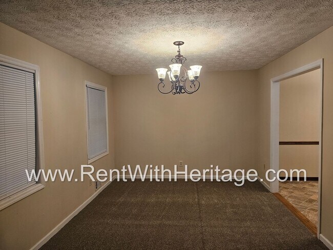 Foto del edificio - WOW! GORGEOUS HOME / PARTIAL FINISHED BASEMENT / RESORT STYLE POOL/ ALEXANDER HIGH SCHOOL