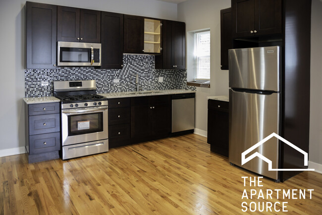 Building Photo - 1929 W Montrose Ave