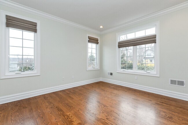 Building Photo - 15 Woodland Rd