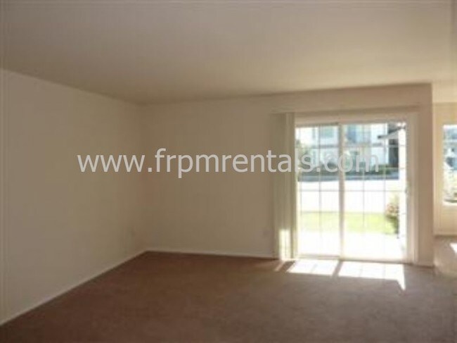 Building Photo - Spacious 3 Bed, 2 Bath Upper Level Apartment