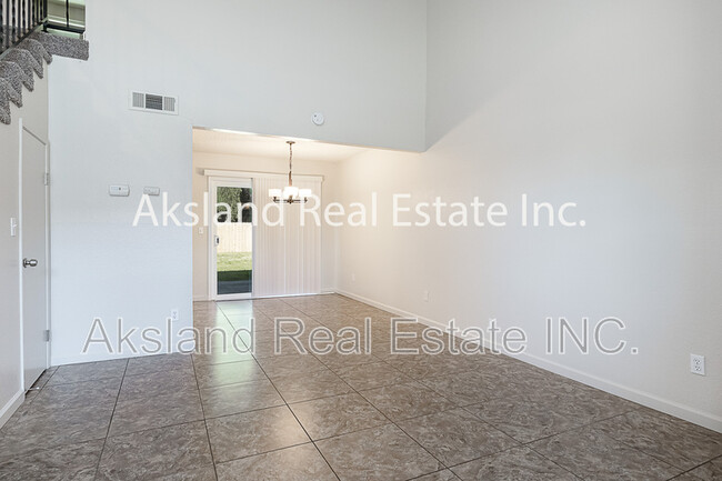 Building Photo - 1301 Sylvan Meadows Dr