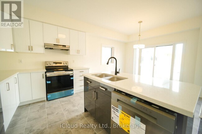 Building Photo - 67 George Brier Dr E