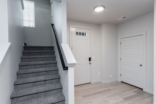 Building Photo - Townhomes at Bent Rock