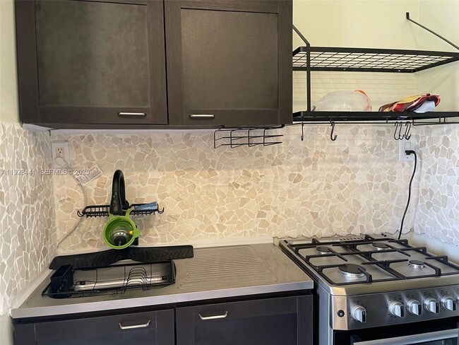 Building Photo - 14121 Kendale Lakes Blvd