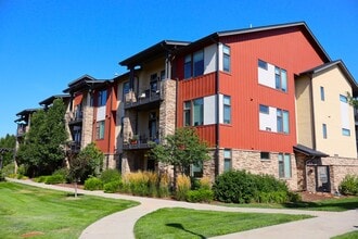 Building Photo - 2715 Iowa Dr