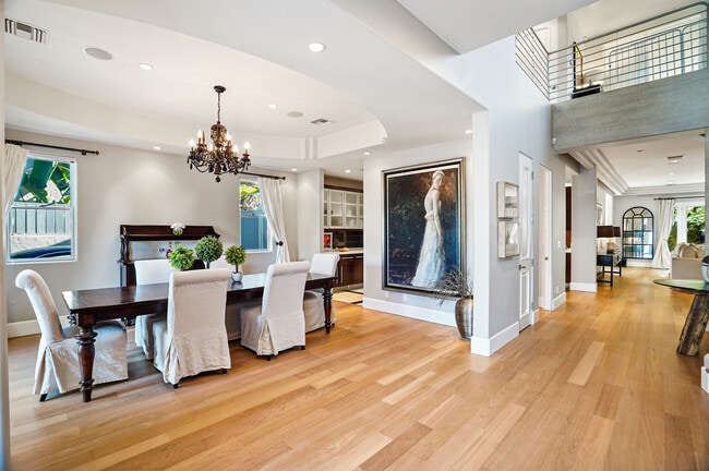 Foyer/Entrance - 841 N Crescent Heights Blvd