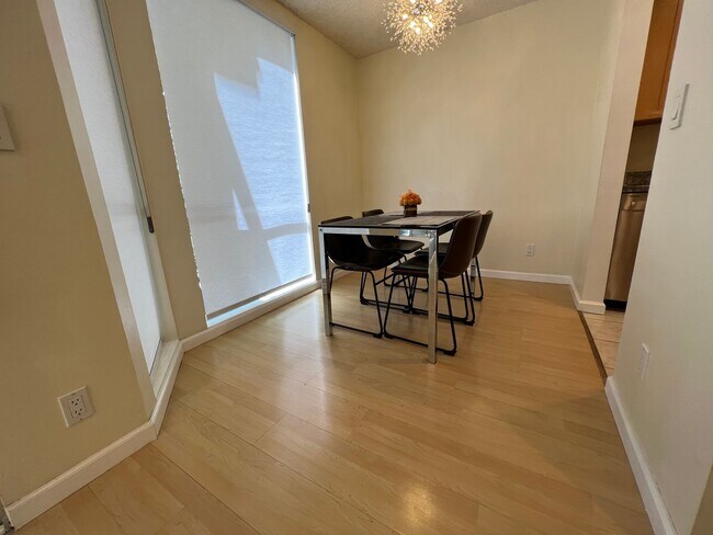 Foto del edificio - North Berkeley Furnished 1 Bed Condo - Parking / 4 Minutes Walk to Campus