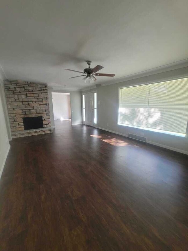 Building Photo - 15 Rolling Hills