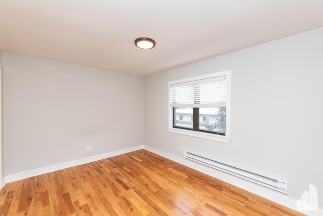 Foto del edificio - 2 bedroom in Highland Park IL 60035