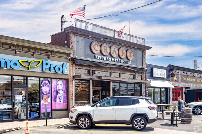There are many local businesses side-by-side, making visiting them easy for residents.
