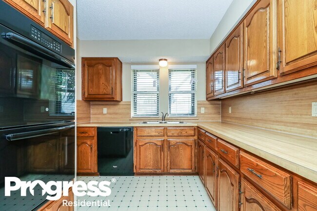Foto del edificio - 2213 Trinity Springs Dr