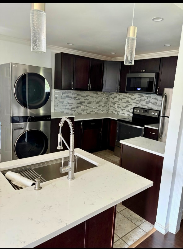 Building Photo - 933 East Ave