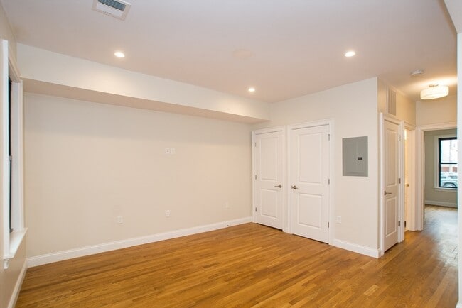 Building Photo - 280 Chelsea St