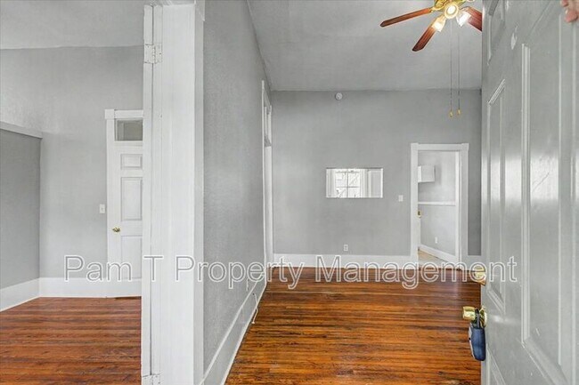 Foto del edificio - 402 E Park Ave