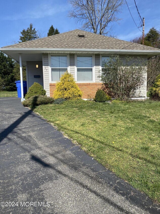 Primary Photo - 24 Saratoga Pl