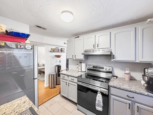 Building Photo - 25 Rockland St