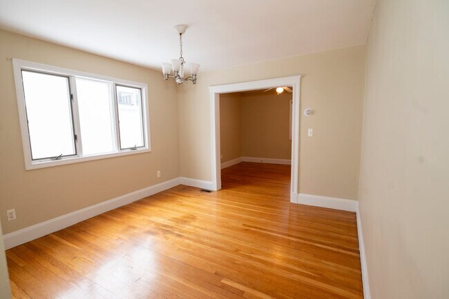 Foto del edificio - 15 Wheelwright Rd