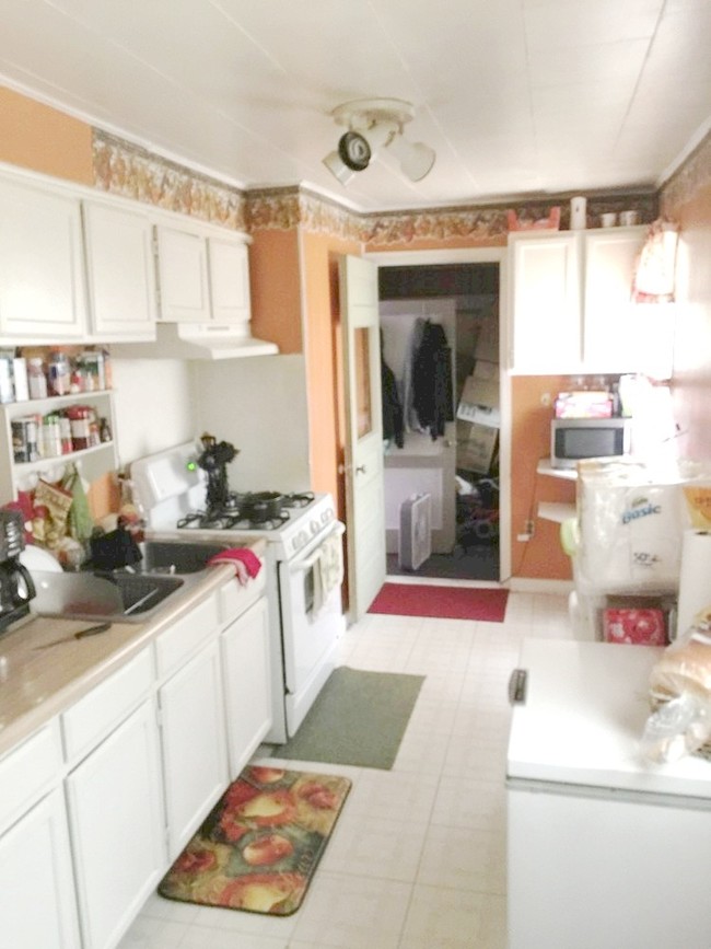 Upper Kitchen - 131 Hobbs Ave