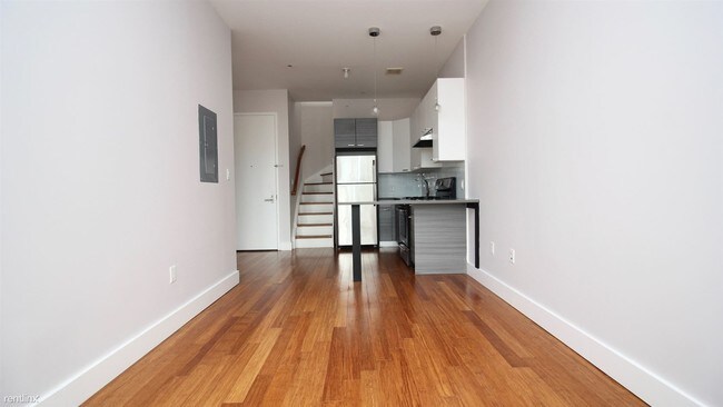 Foto del edificio - 643 Madison St