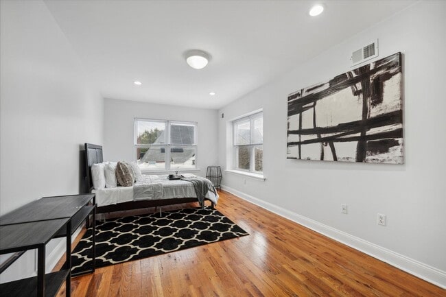 Foto del edificio - 3209 W Montgomery Ave