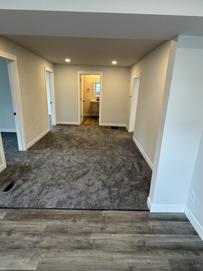 Building Photo - 914 Lakeside Ave