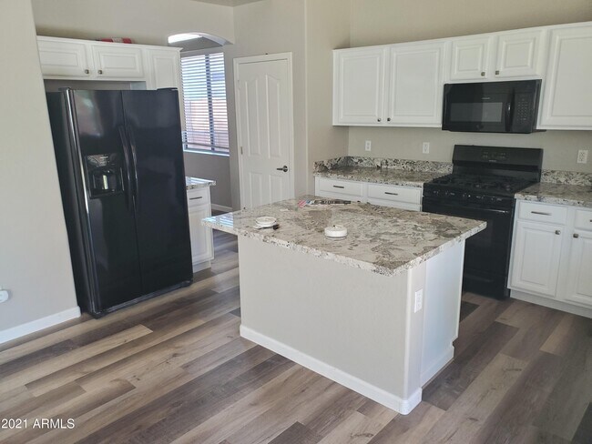 Building Photo - 3487 E Riopelle Ave