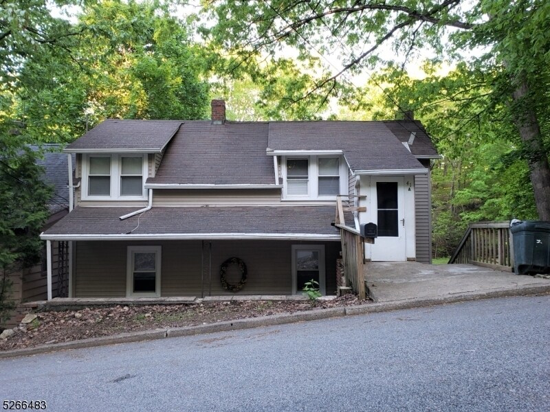 Primary Photo - 41 Mathews Ave