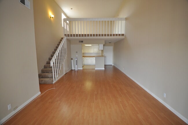 Foto del edificio - 6401 Riverton Ave