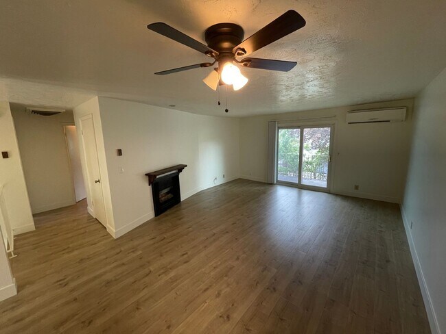 Building Photo - 577 N 200 W