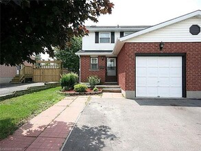 Building Photo - 1003 Elgin St N