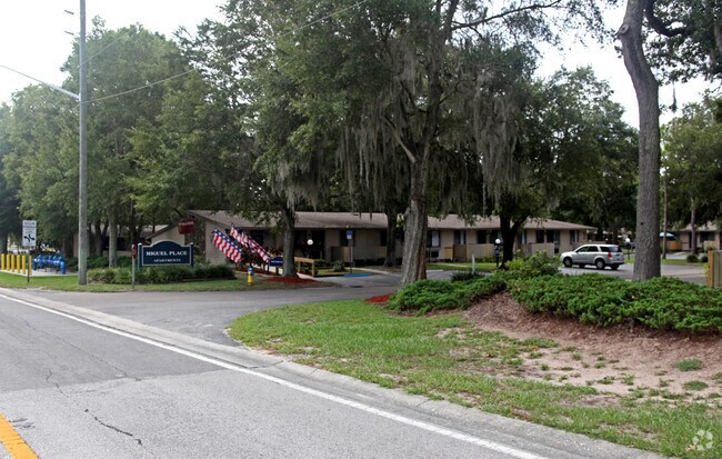 Foto del edificio - Miguel Place