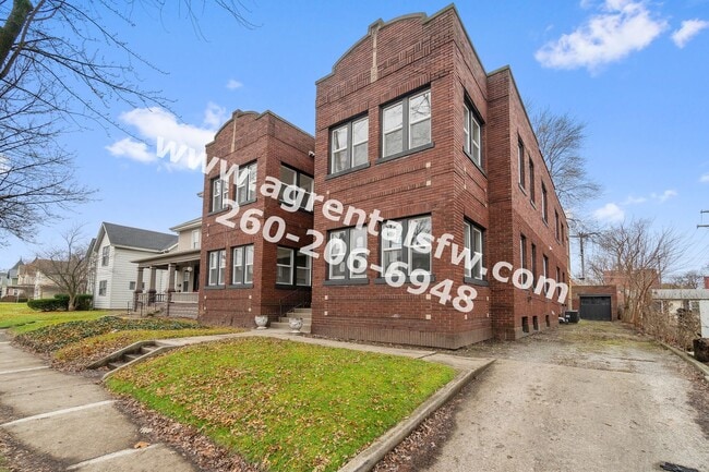 Building Photo - 1215 Lake Ave