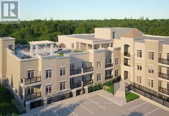 Building Photo - 153 Wilson St W