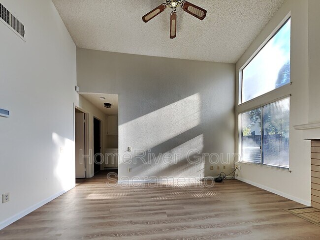 Building Photo - 3060 Mill Oak Way