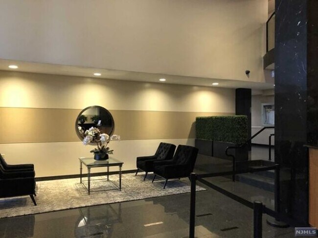 Foto del edificio - 1590 Anderson Ave