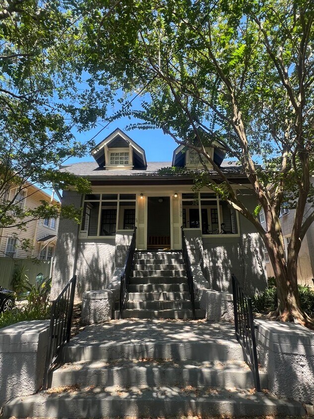 Primary Photo - 6 BR Home on Broadway with Pool, Available...