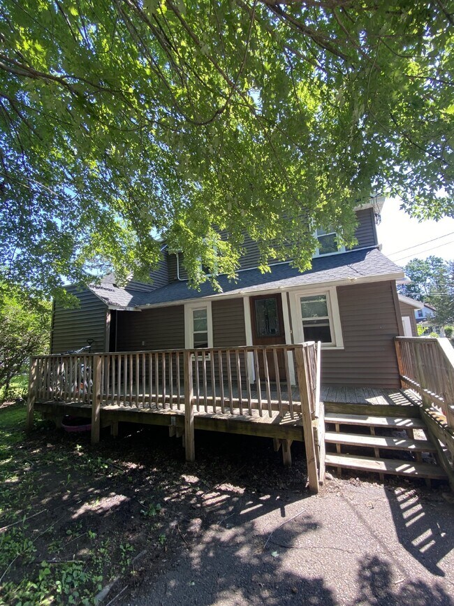Foto del edificio - Charming 2-Bed, 2-Bath Duplex in Eau Claire