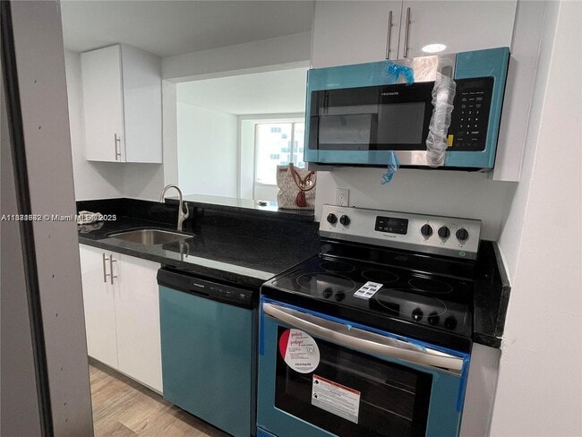 Building Photo - 7545 E Treasure Dr