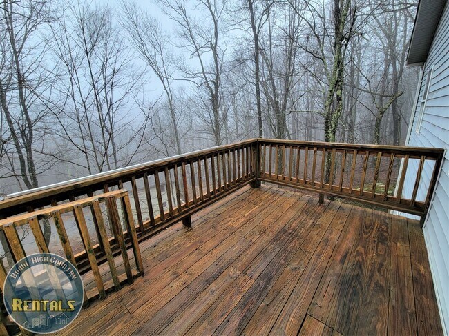 Foto del edificio - 387 Sugarloaf Rd