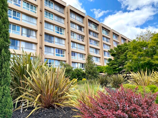 Executive House in Santa Clara - 1700 Civic Center Dr